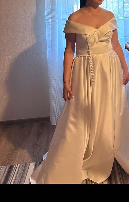 Rochie de mireasa +voal lung cadou