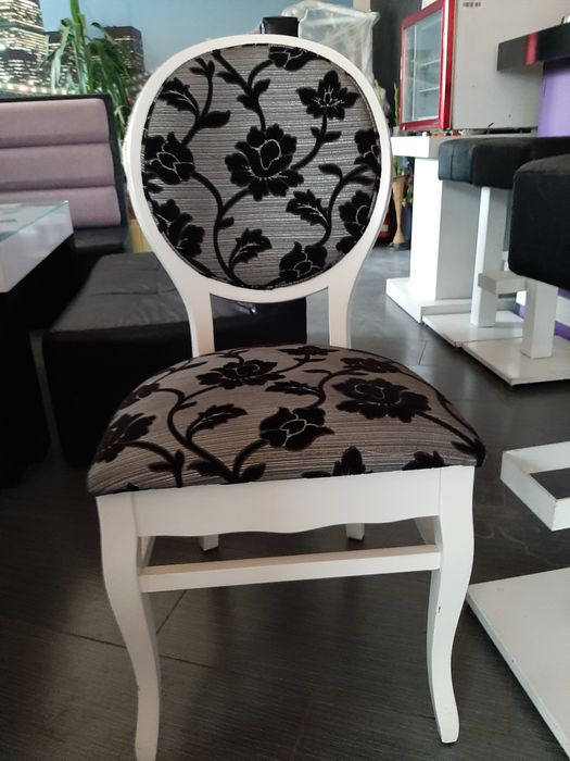 Бар маси,бар столове,дивани ,маси и столове от неработещо кафе.