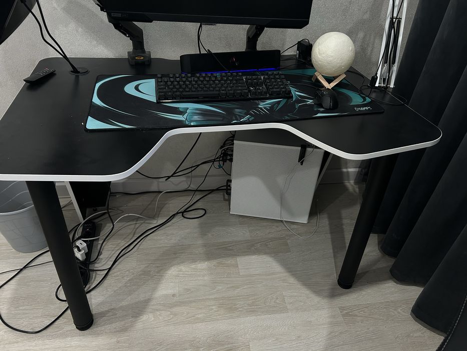 Игровой компьютерный стол