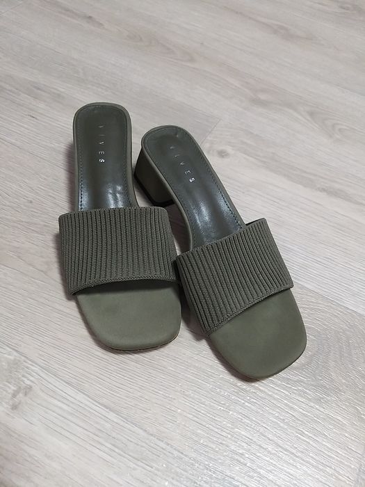 Продам босоножки