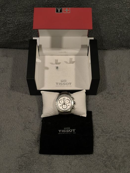 Швейцарски часовник Tissot V8