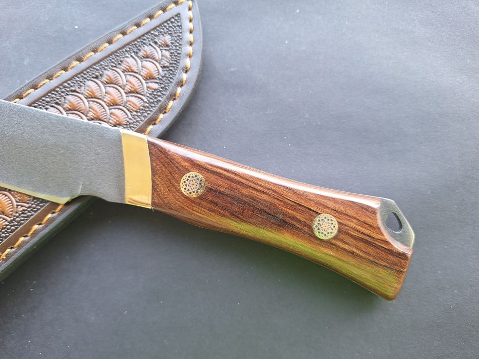 Ловен нож с кожена кания