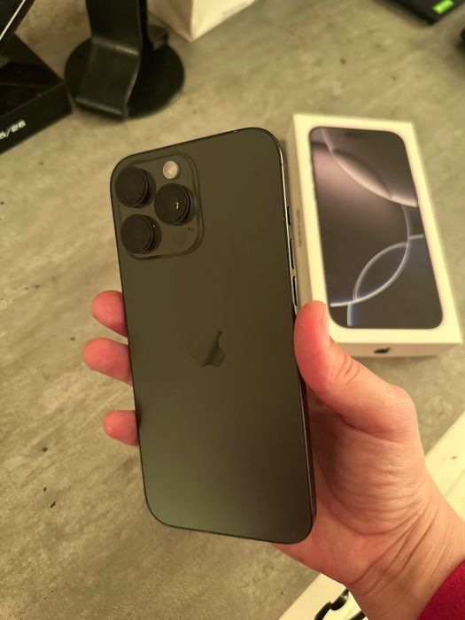 iPhone 16 Pro Max