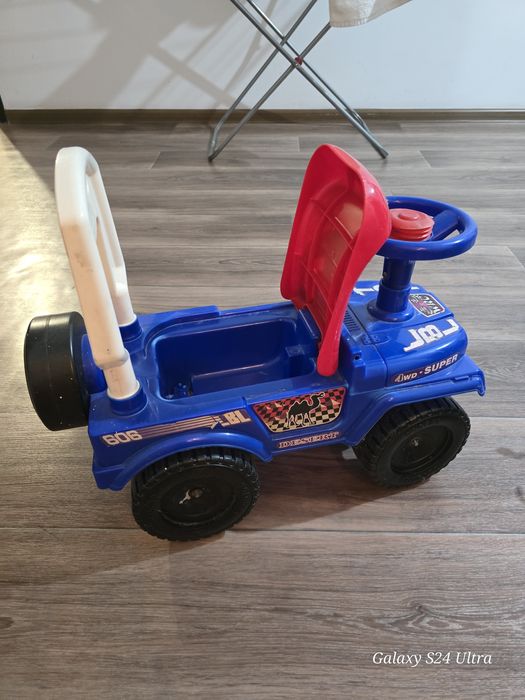 Машинка детская  для мальчиков и девочек