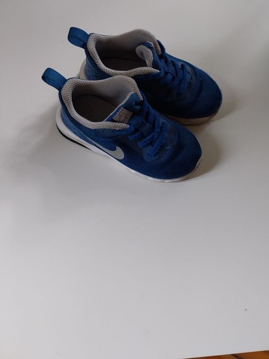 Продавам детски маратонки Nike