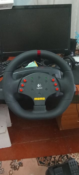 logitech momo racing force feedback wheel