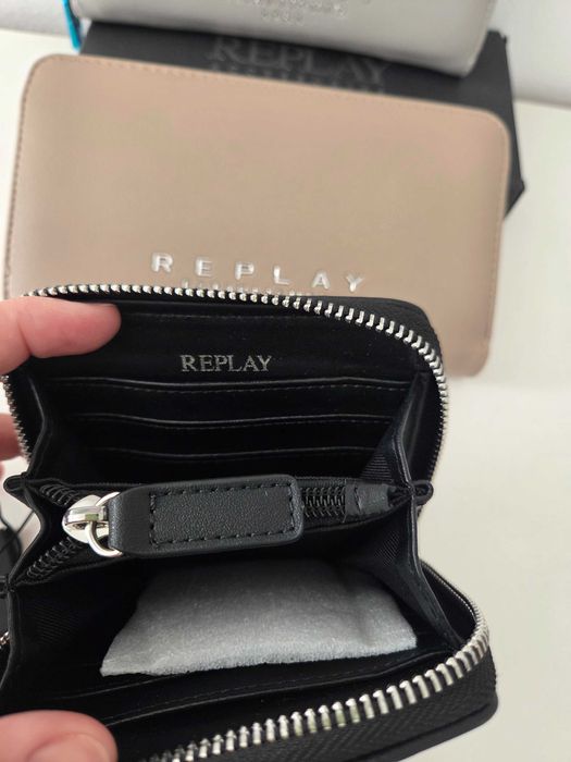 Дамски портфейли Replay