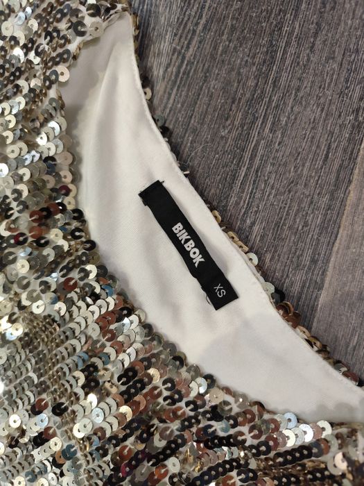 Златиста рокля с пайети ХС размер