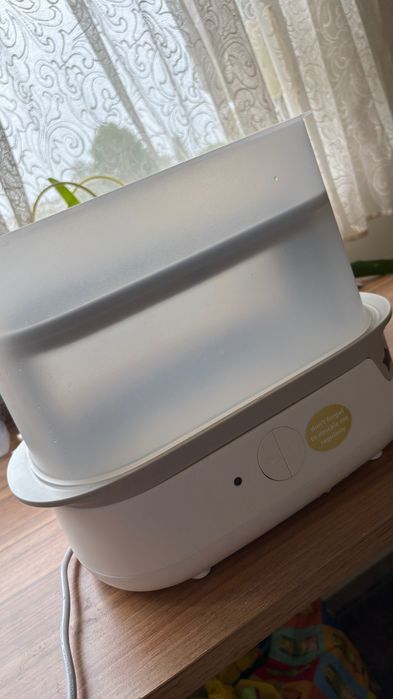 Електрически парен стерилизатор Tommee Tippee