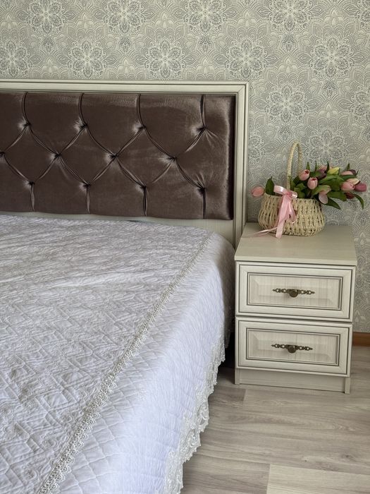 Кровать с тумбами