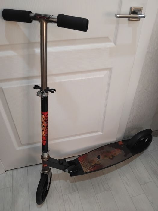 Продам самокат двухколесный.