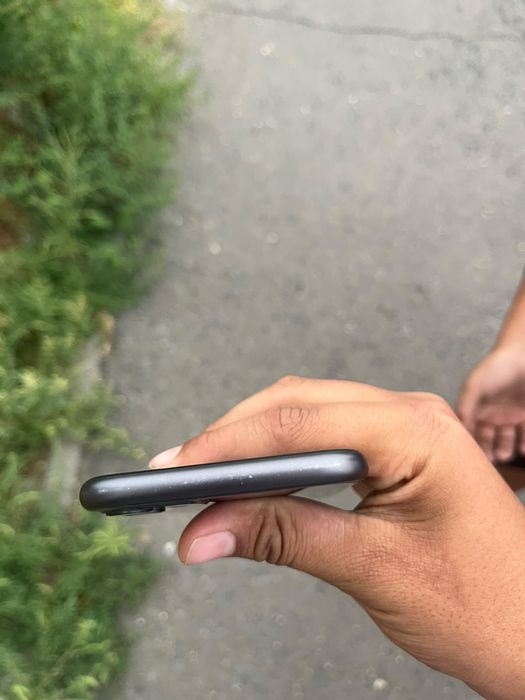 iPhone 11  64 гб