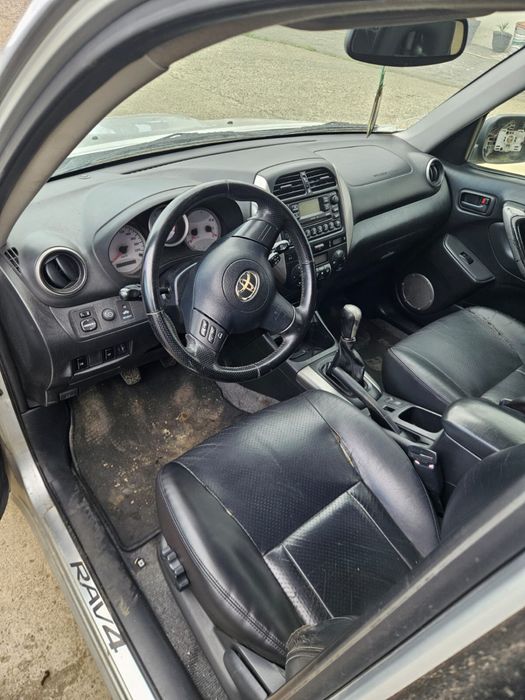 Vând Toyota Rav 4