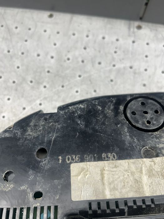 Ceasuri bord 1036901830 Audi A4