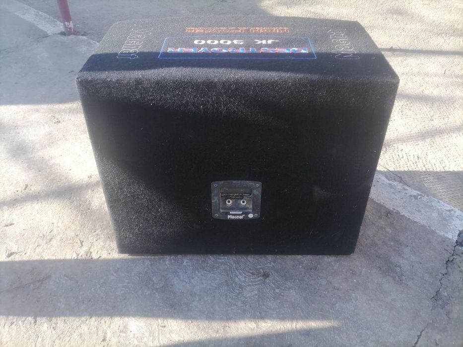 subwoofer auto mai multe detali la telefon