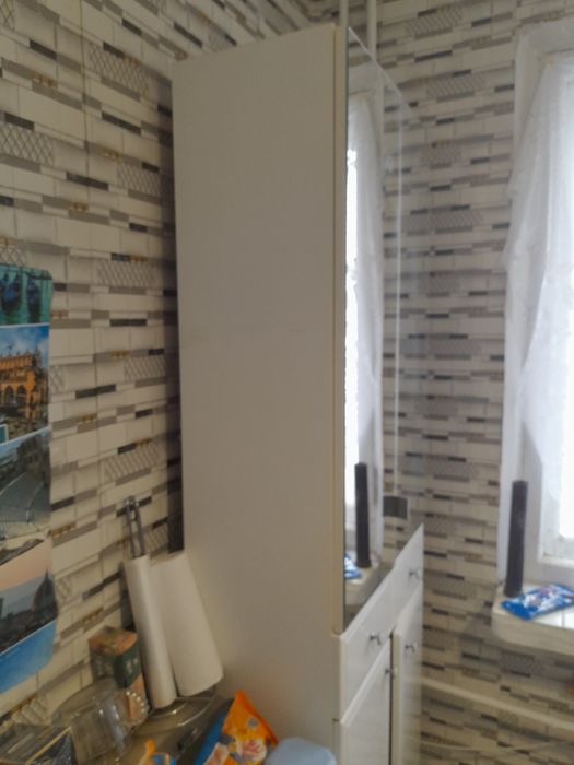 Продаётся шкаф белый.