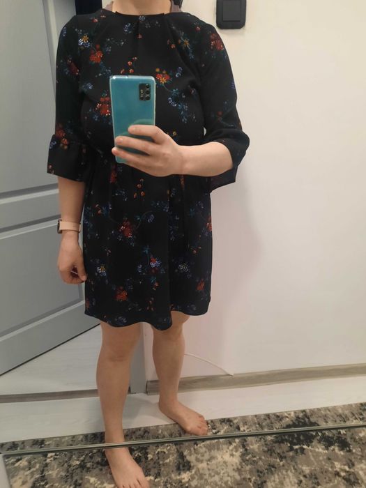 Rochie cu volanas la maneci