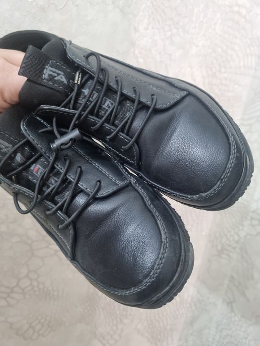 Продам ботинки мальчик весна дешево