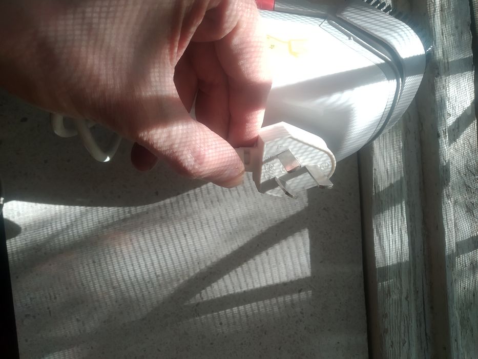 Паровой утюг-щетка