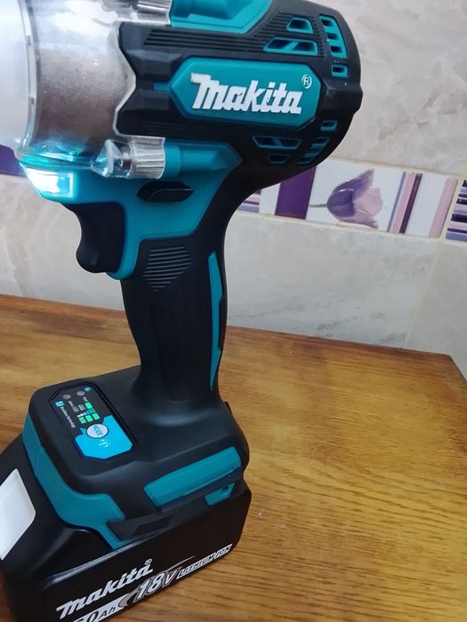 Autofiletanta impact Makita DTW285 cu baterie de 6A