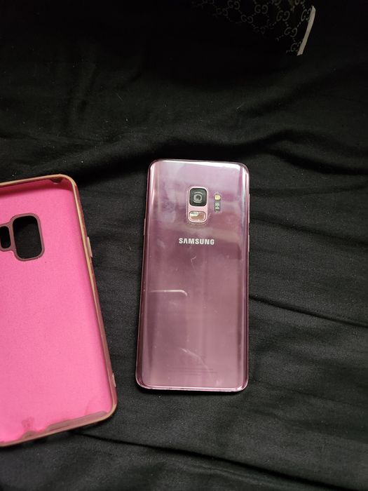 Срочно продам телефон самсунг с9