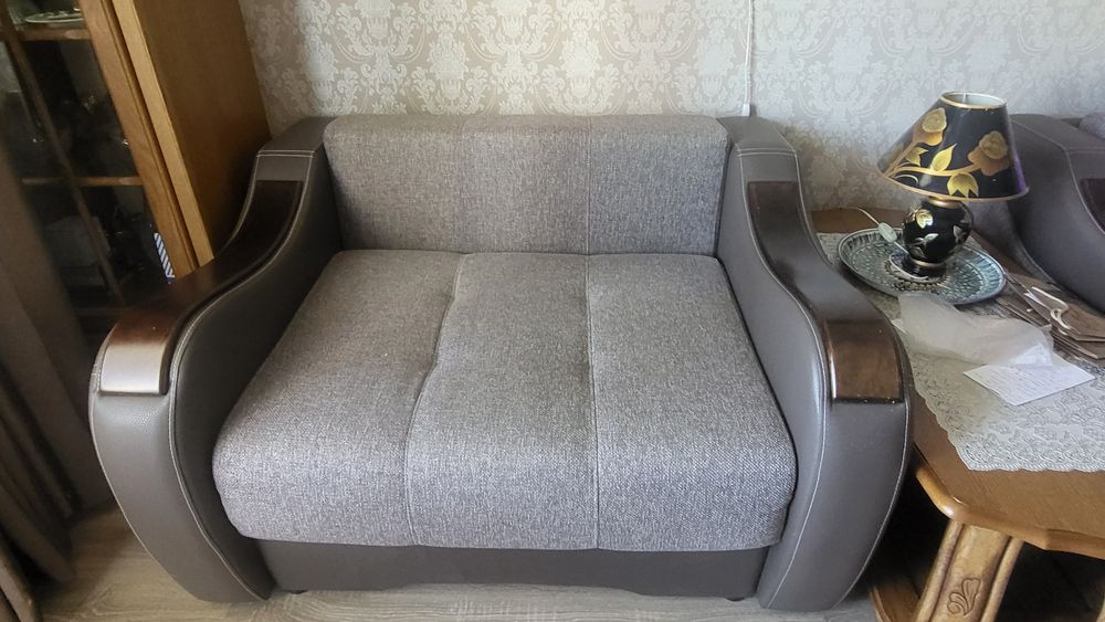 Продам кресло коричневое