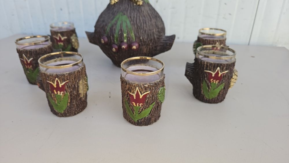 Sticlă + 6 pahare decorative ( impecabile )