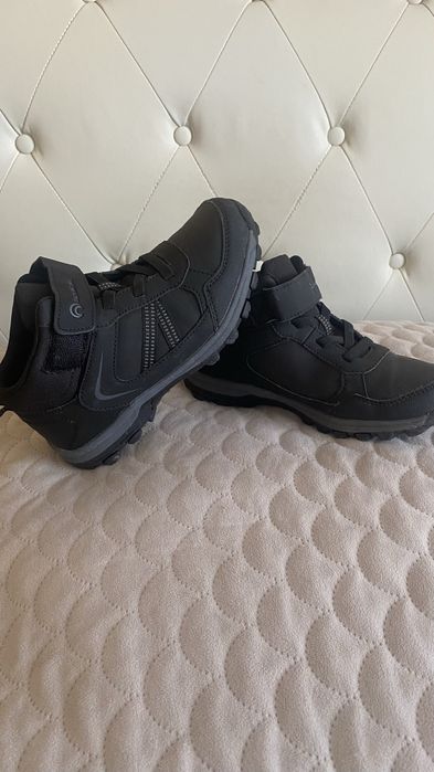 Продам ботинки на мальчика весна-осень