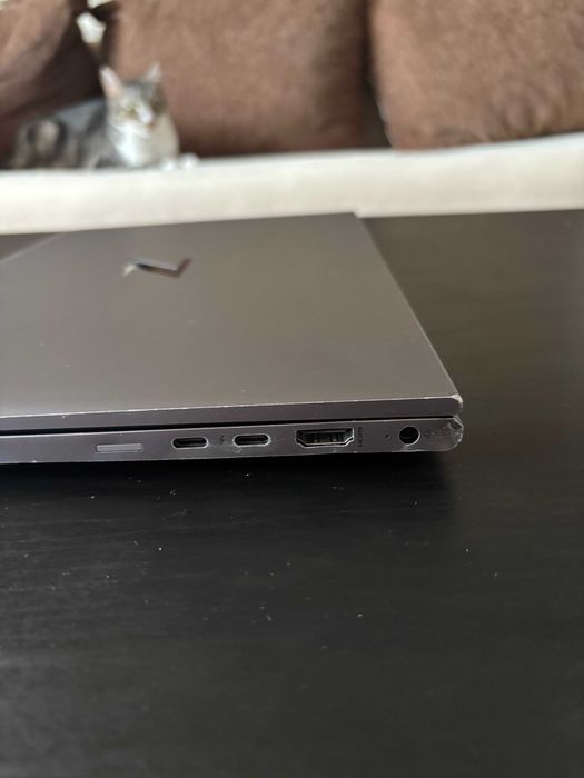 HP ZBook Firefly 14 G8 i7-1165G7 16GB RAM DDR4 3200MHz 256GB SSD Nvidia T500 4GB BATERIE NOUĂ Windows 11 Tastatura Iluminata Incarcător