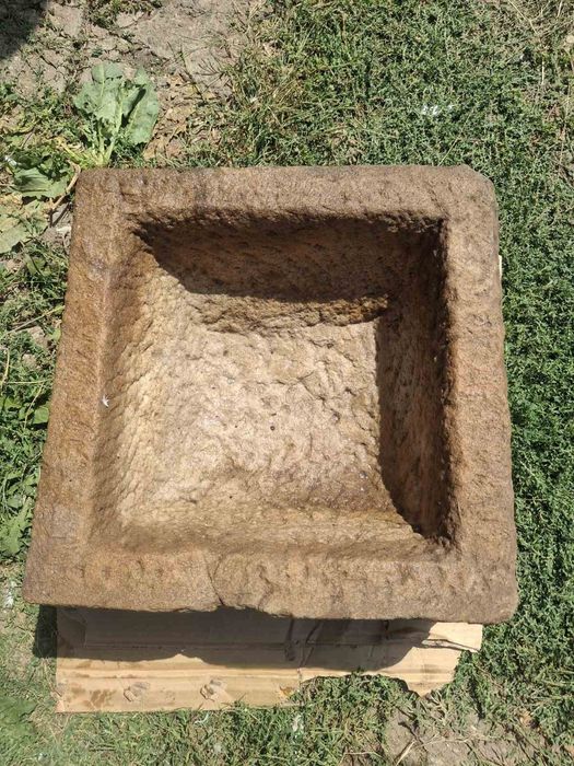 Корита дялкани от камък