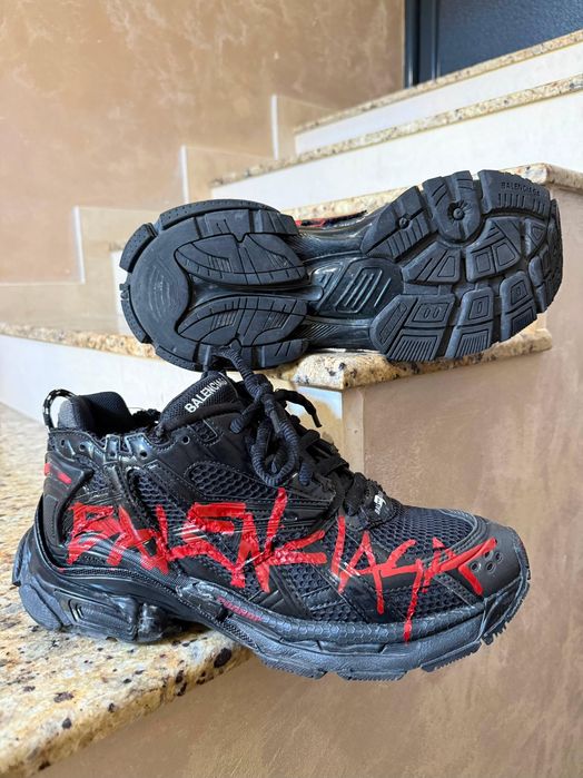 Balenciaga runner Graffiti