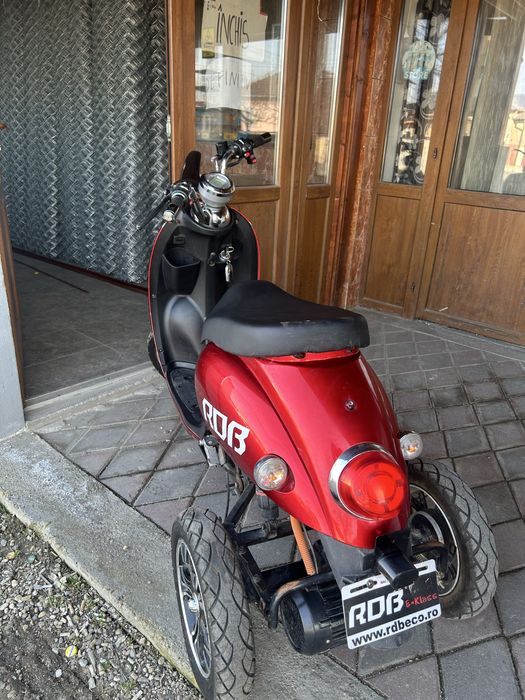 vand RDB E-Klass Scuter Electric – Autonomie Bună, Încărcare la Priză