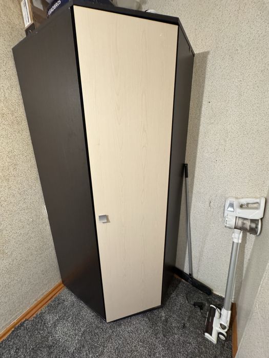 Продам Угловой шкаф