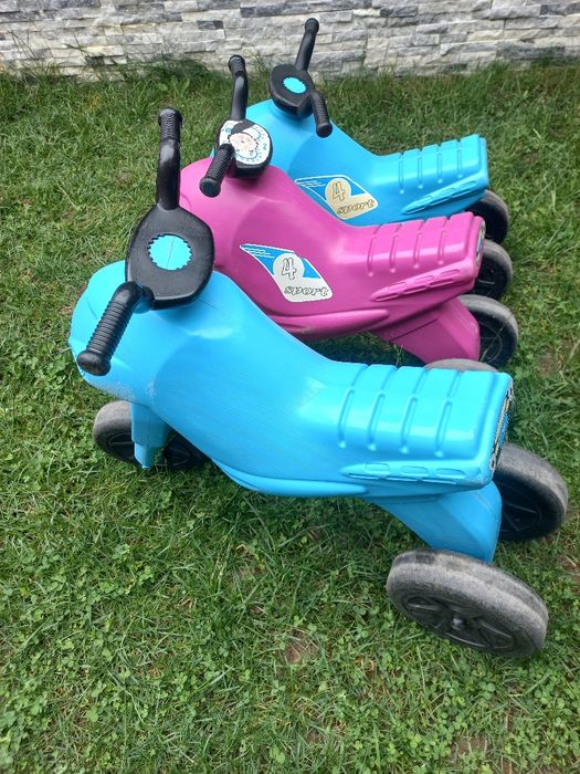 Motocicleta cu trei roti