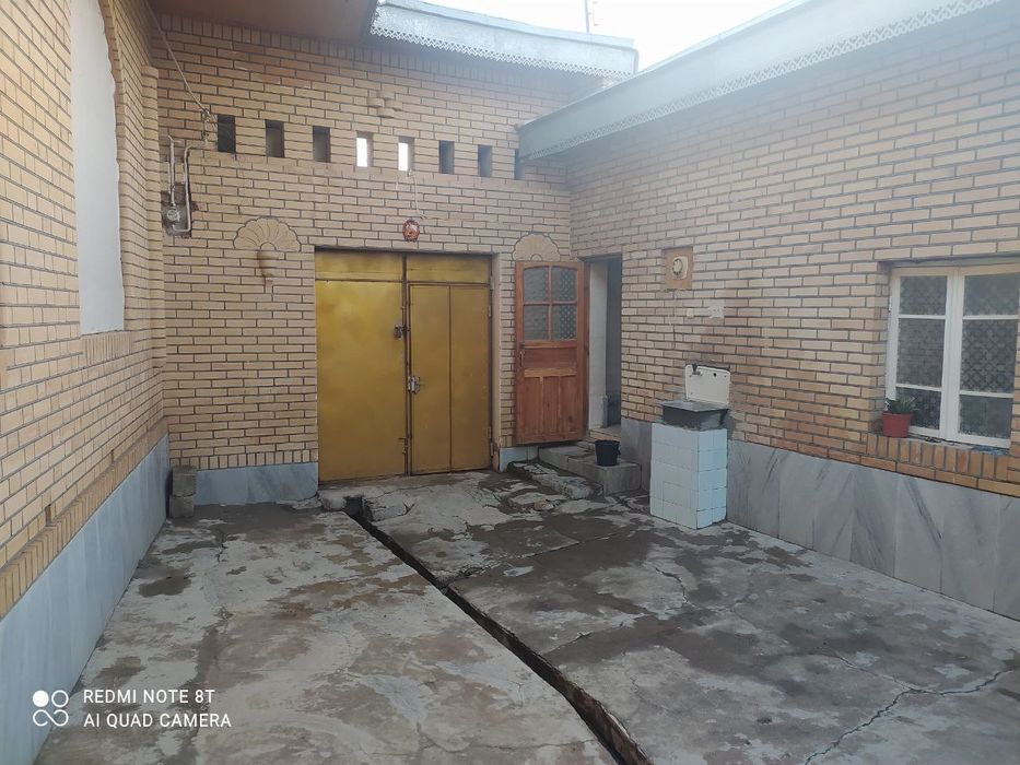 Продаётся двор в центре города