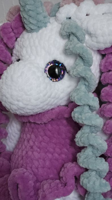 Плетена играчка еднорог