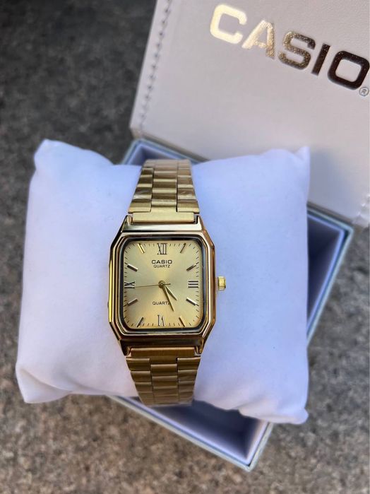 стильные часы Casio Quartz новый