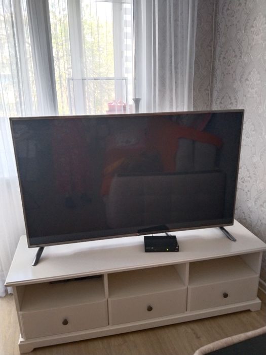 Телевизор l j  диагональ  +-142