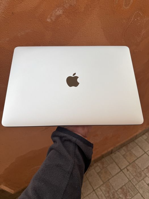 Macbook Air M1 stare foarte buna