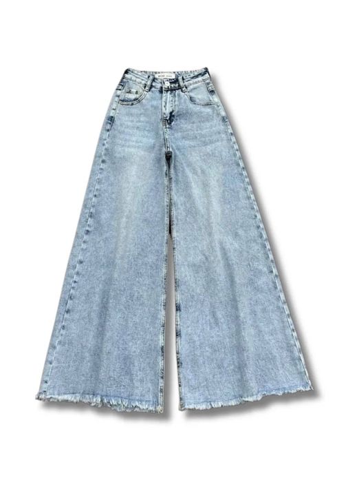 Продам джинсы на девочку 150 см