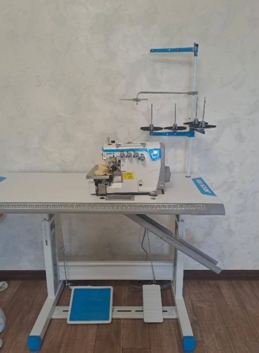 Швейная машинка оверлок