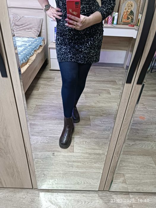 Продам зимнюю обувь и пальто.