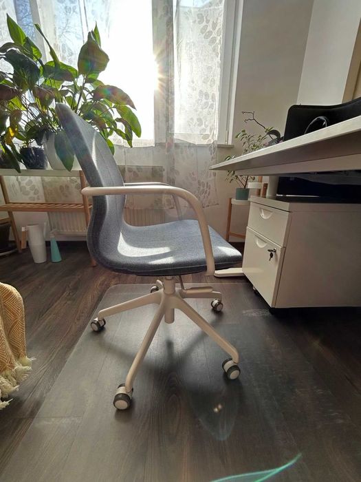 Birou Ikea (Bekant) si scaun  Ikea (Jangfjall)