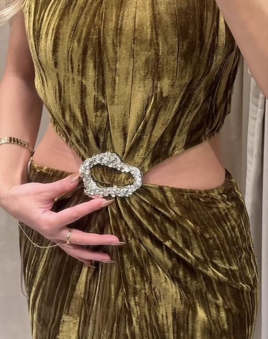 Rochie lunga, tip bijuterie