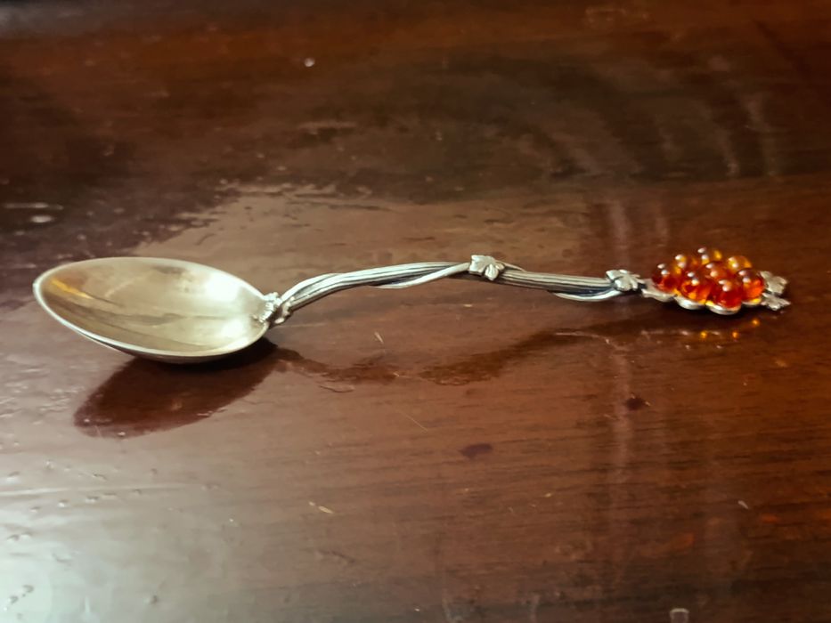 Серебряная чайная ложка с янтарем. СССР