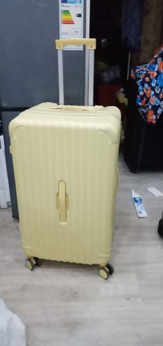 Продам большой чемодан