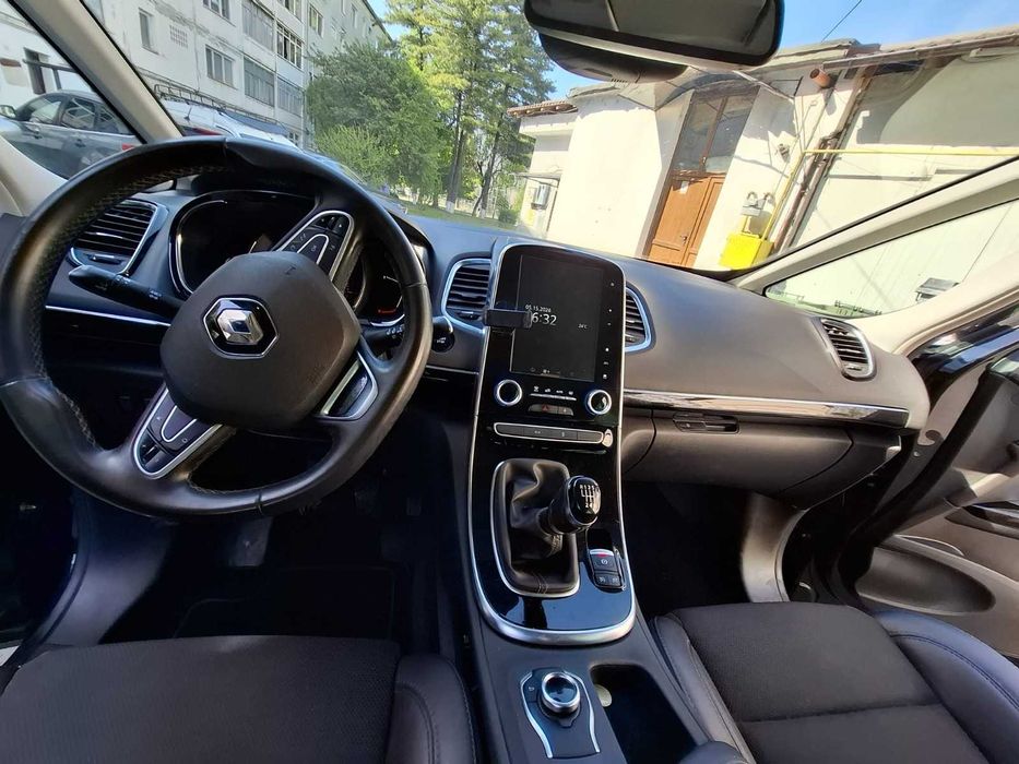 RENAULT ESPACE V 2017 – 1.6 dCi 131 kW / 160 CP, Manuală, 7 Locuri, Negru Metalizat