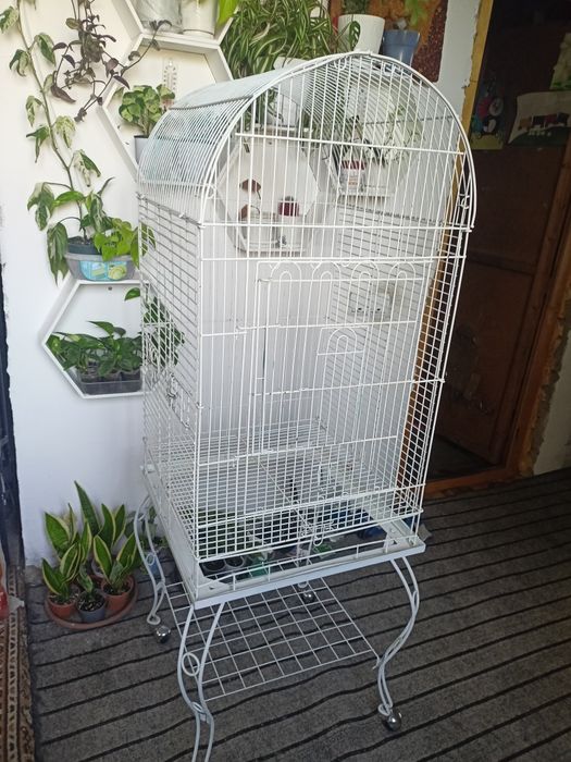 Продам  клетку для попугаев