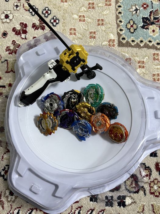 Продам бейблейды с ареной за 9к