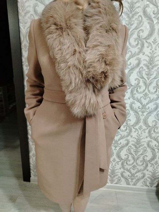 Пальто зимнее с песцом